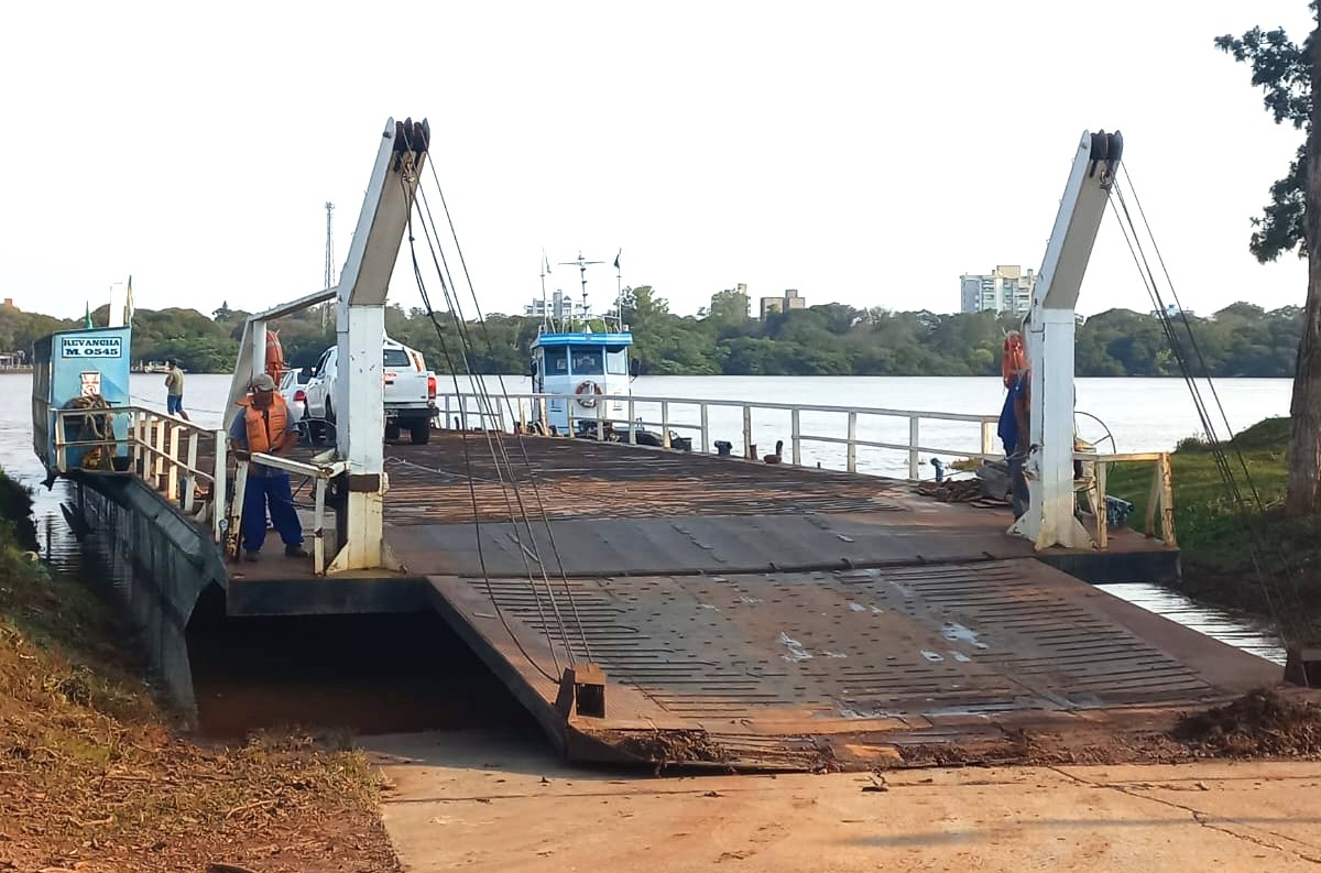 Alvear: volvió a operar la balsa para cruce fronterizo a Brasil